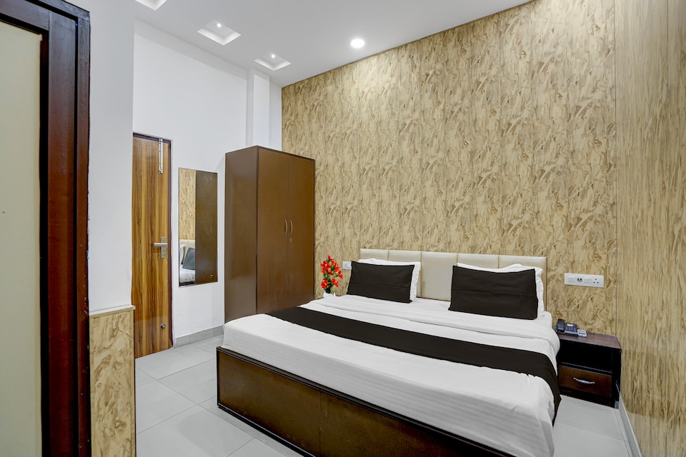 Super Hotel O by OYO Silver Arc Mall Ludhiana Formerly White Solitaire 1, Ferozepur Road Ludhiana, Ludhiana