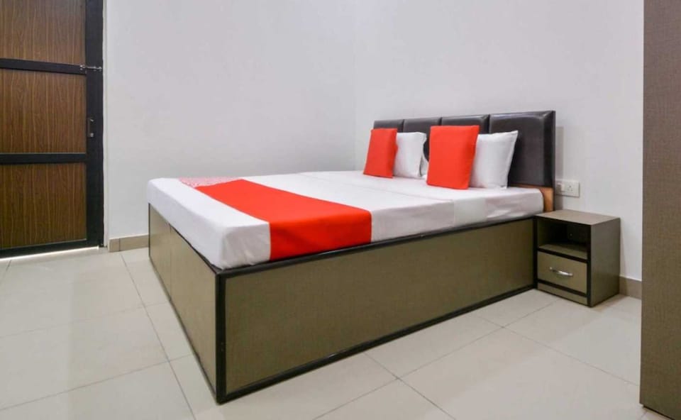 Hotel O Silver Arc Mall Ludhiana Formerly White Solitaire, Pakhowal Road Ludhiana, Ludhiana