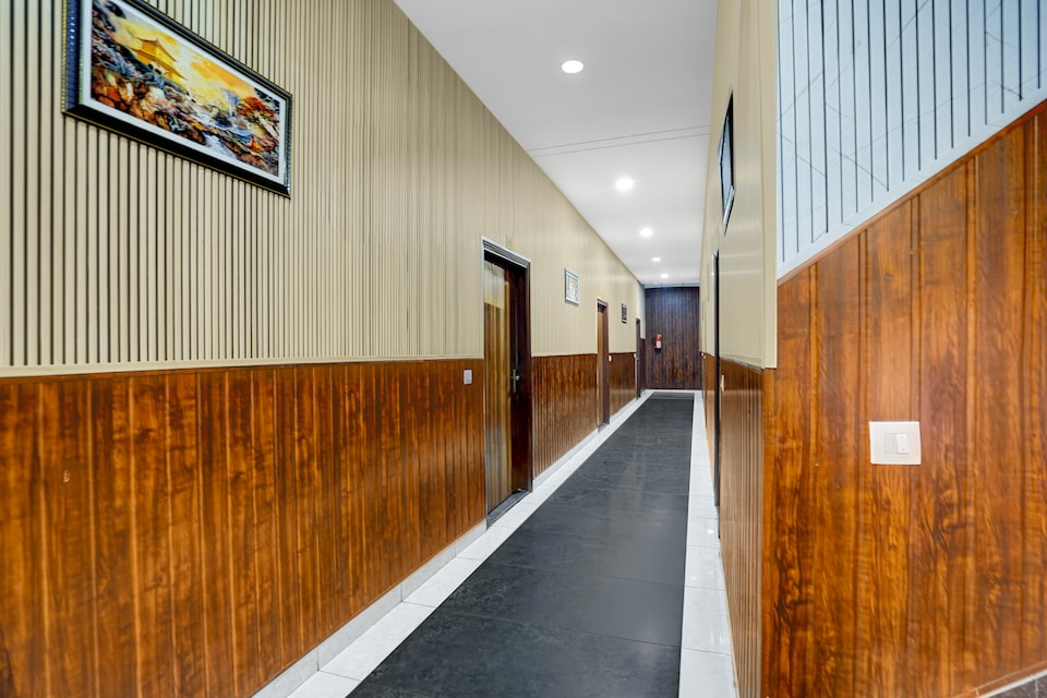 Hotel O by OYO Silver Arc Mall Ludhiana Formerly White Solitaire 1, Ferozepur Road Ludhiana, Ludhiana