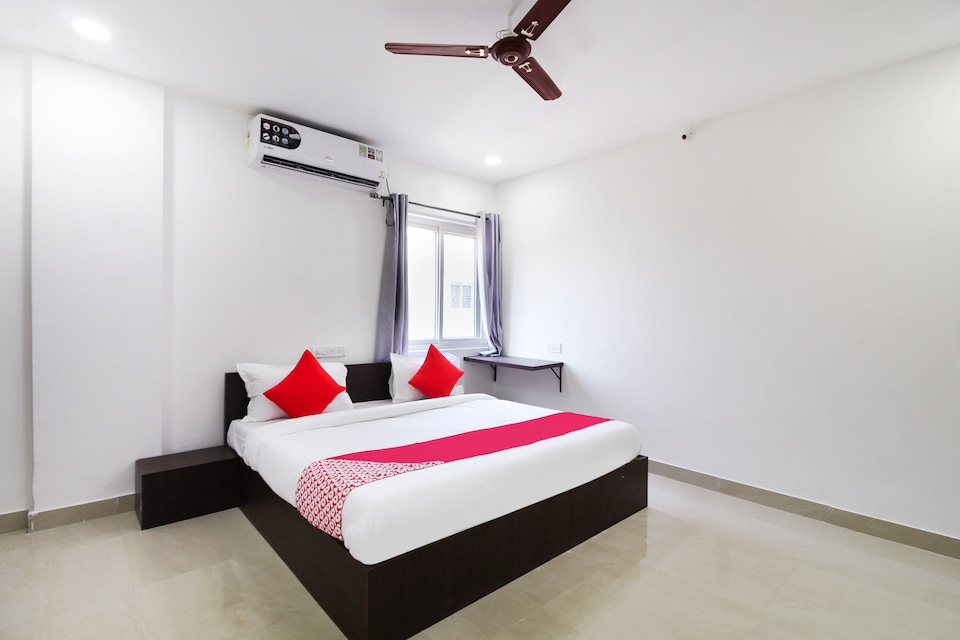 OYO 28301 The Platinum, Gachibowli, Hyderabad