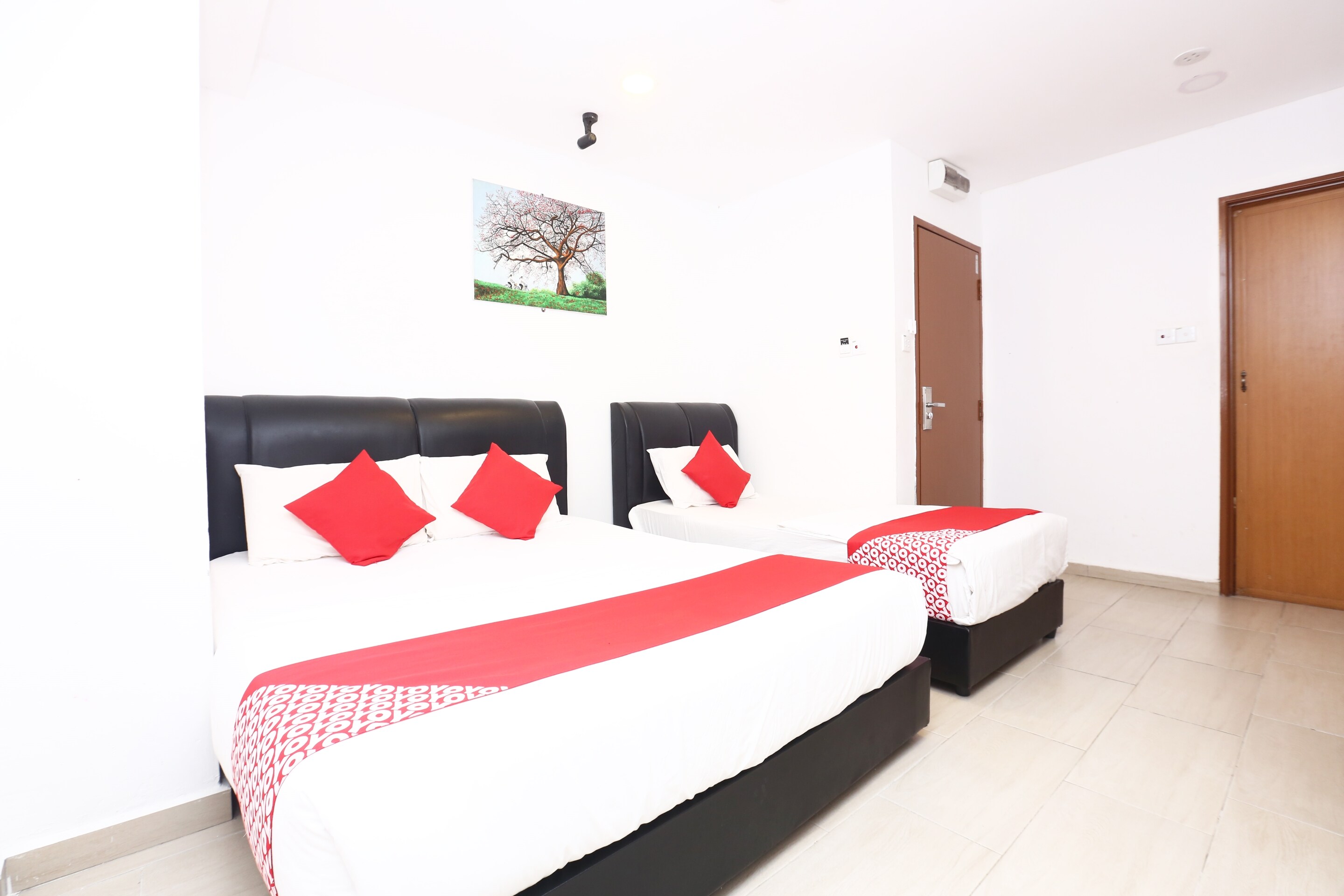 Oyo 718 Mr J Hotel Wakaf Che Yeh 1 Kota Bharu From Rm91