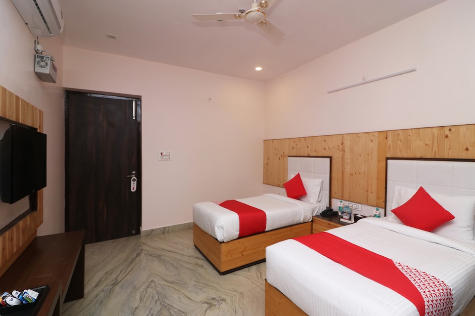 OYO 28304 Hotel Corbett Paradise, Kotdwar, Kotdwar