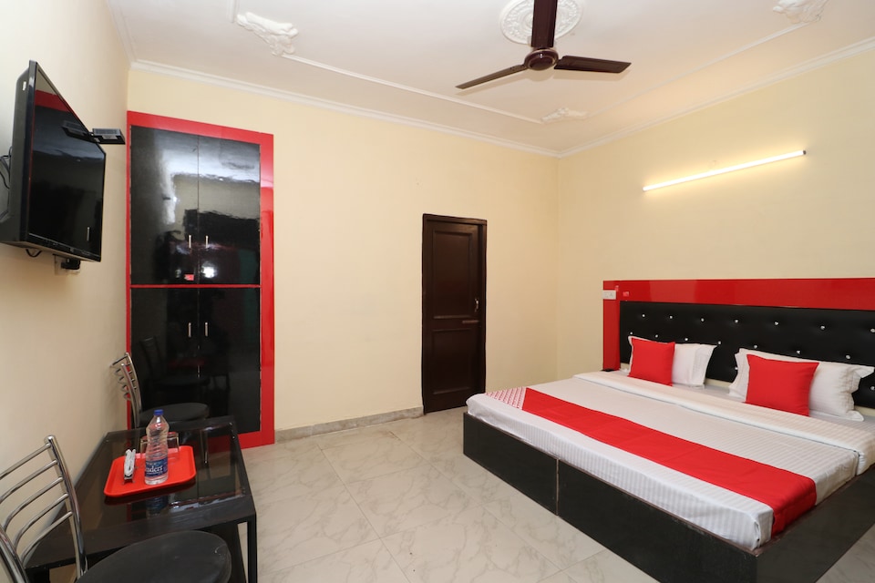 OYO 28325 Himachal Palace, Nayagaon Chandigarh, Chandigarh