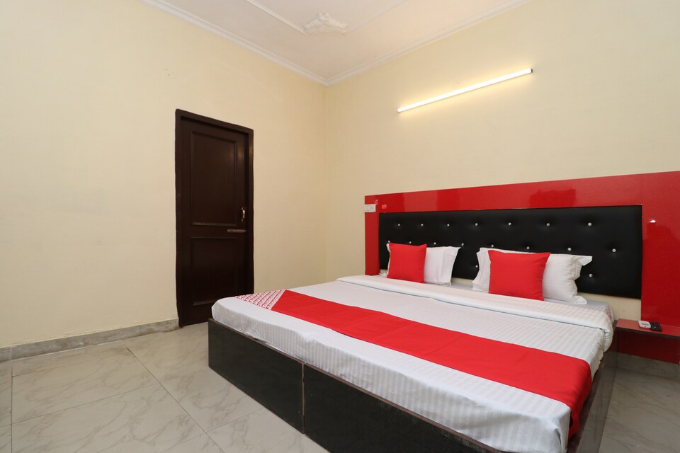 OYO 28325 Himachal Palace, Nayagaon Chandigarh, Chandigarh