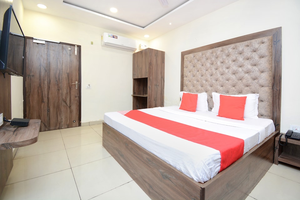 OYO 28335 Hotel Classic, Zirakpur, Zirakpur