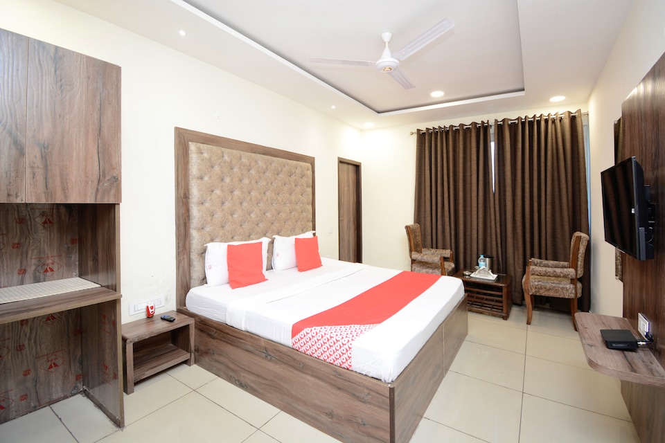 OYO 28335 Hotel Classic, Zirakpur, Zirakpur