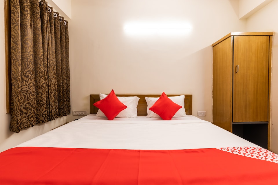 OYO 28360 Hotel Rajdeep, Hoshangabad Road, Bhopal
