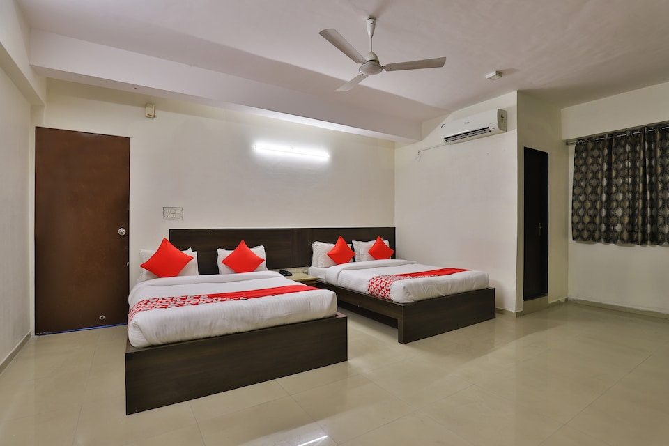 OYO 28361 Siddhi Vinayak Palace, Airport Surat, Surat