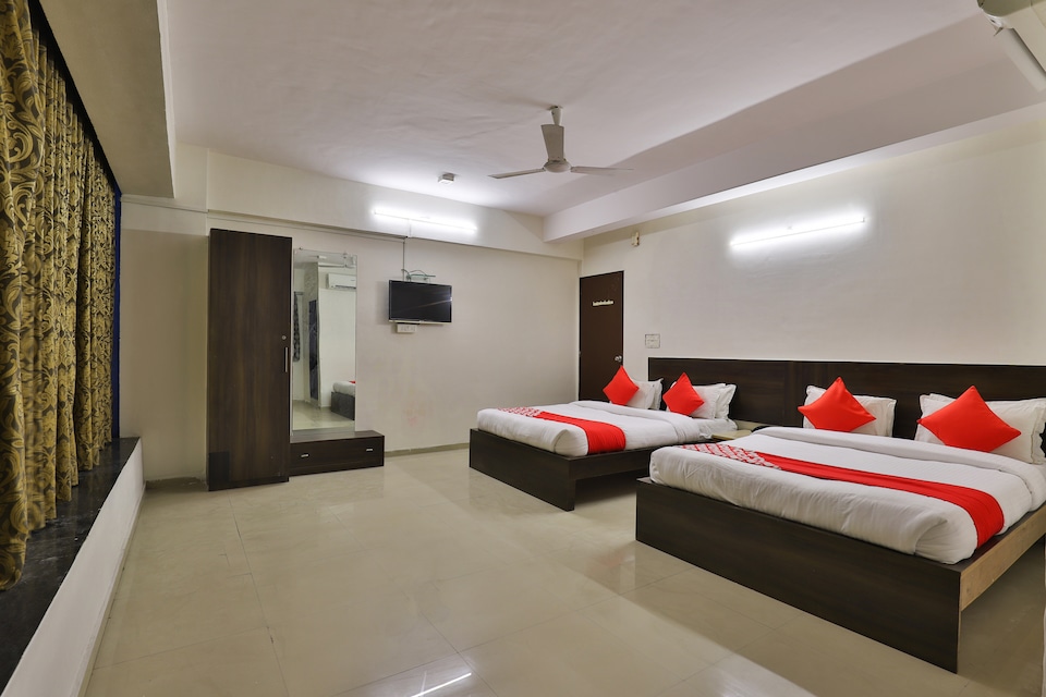 OYO 28361 Siddhi Vinayak Palace, Airport Surat, Surat