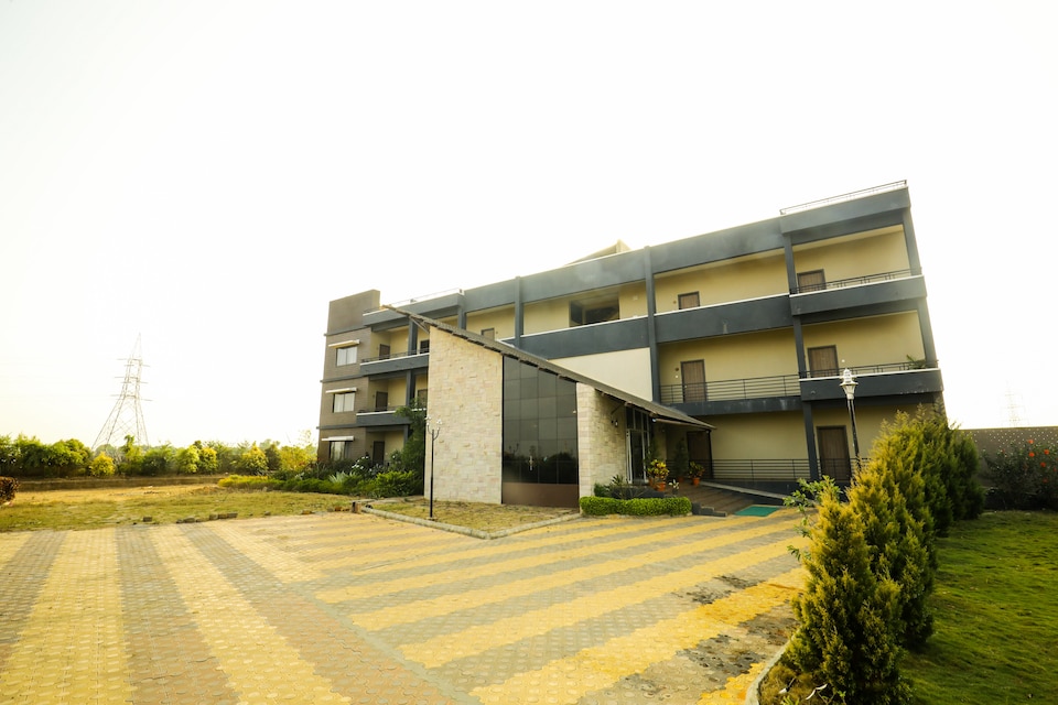 Capital O 28365 Hotel The Cult, Hubli-II, Hubli-Dharwad