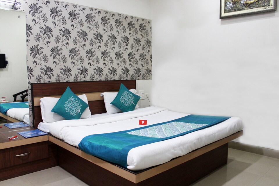 OYO 3329 Hotel Tushar Residency, Station Road Mathura, Mathura