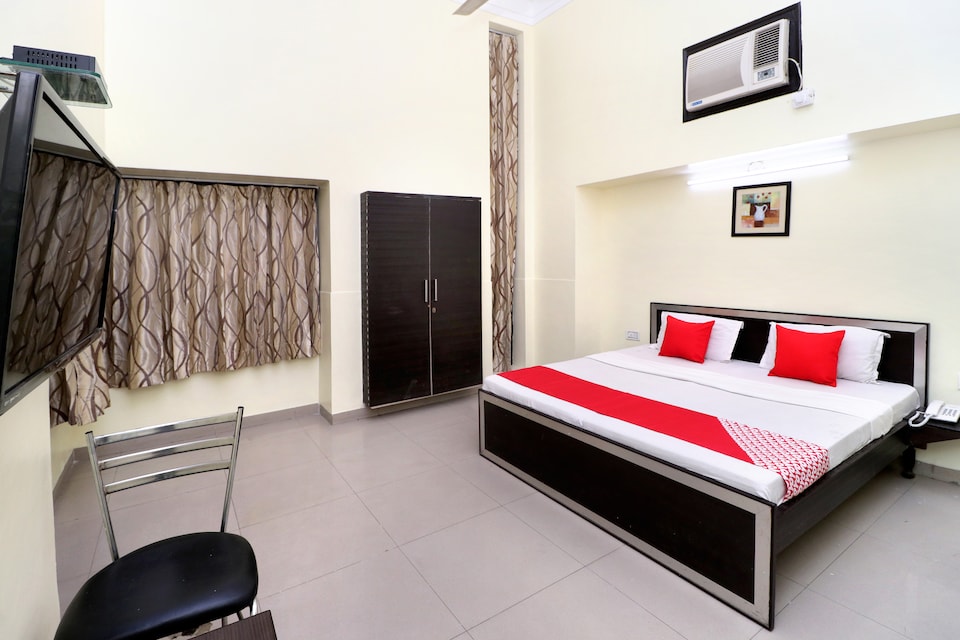 OYO 28399 Chadda House, Mall Road Amritsar, Amritsar