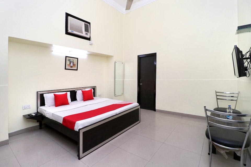 OYO 28399 Chadda House, Mall Road Amritsar, Amritsar