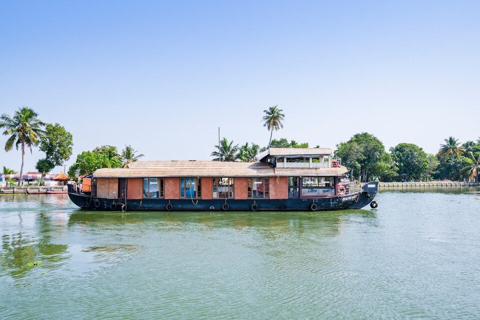 OYO 28400 Relax In Kerala Pamba 3bhk Sharing Houseboat, Alappuzha Backwaters, Punnamada Alleppey