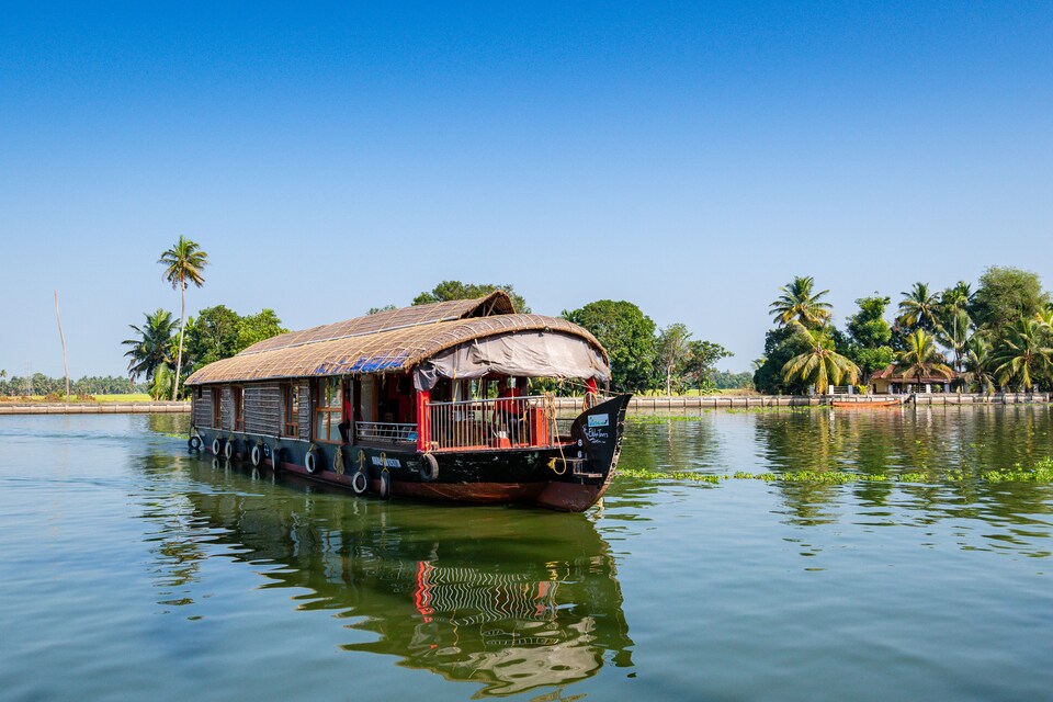 OYO 28401 Relax In Kerala Diamond Houseboat, Alappuzha Backwaters, Punnamada Alleppey