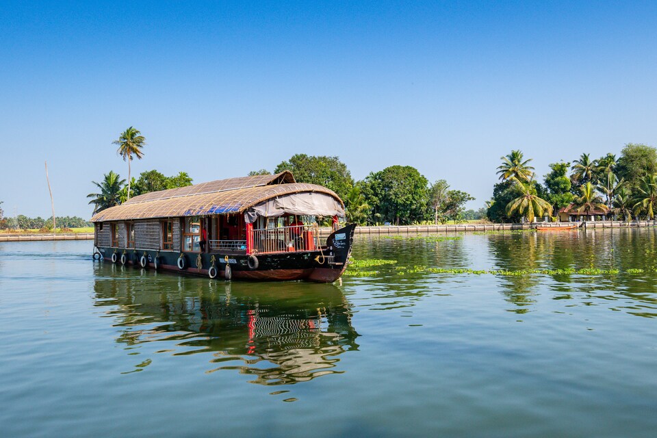 OYO 28401 Relax In Kerala Diamond Houseboat, Alappuzha Backwaters, Punnamada Alleppey