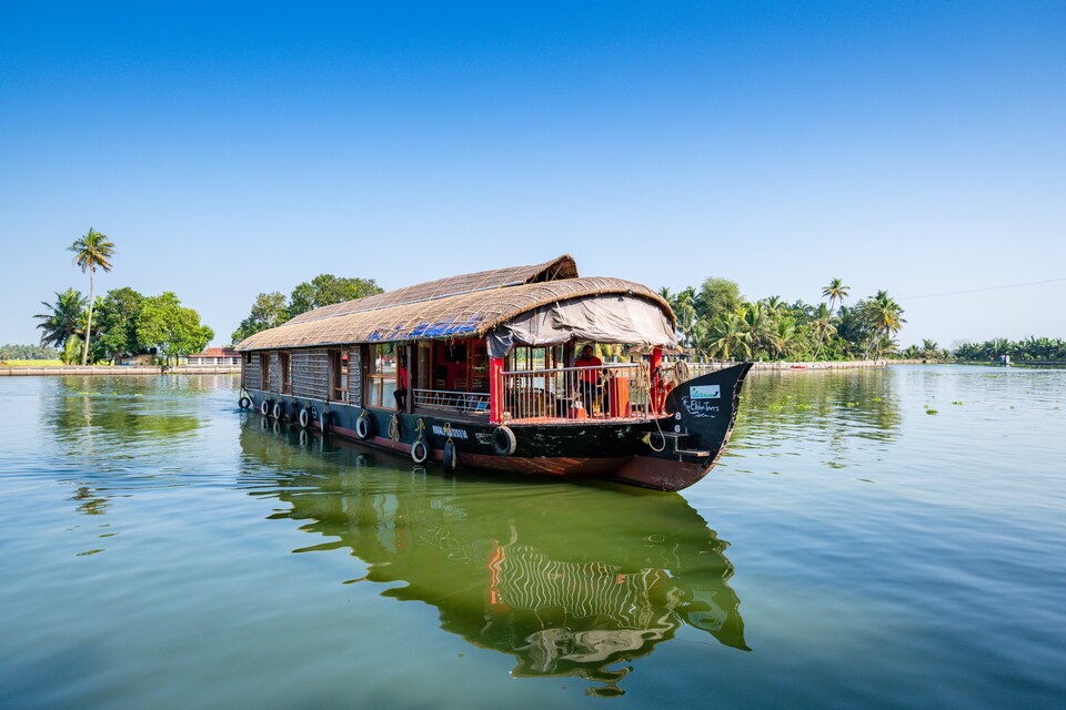 OYO 28401 Relax In Kerala Diamond Houseboat, Alappuzha Backwaters, Punnamada Alleppey