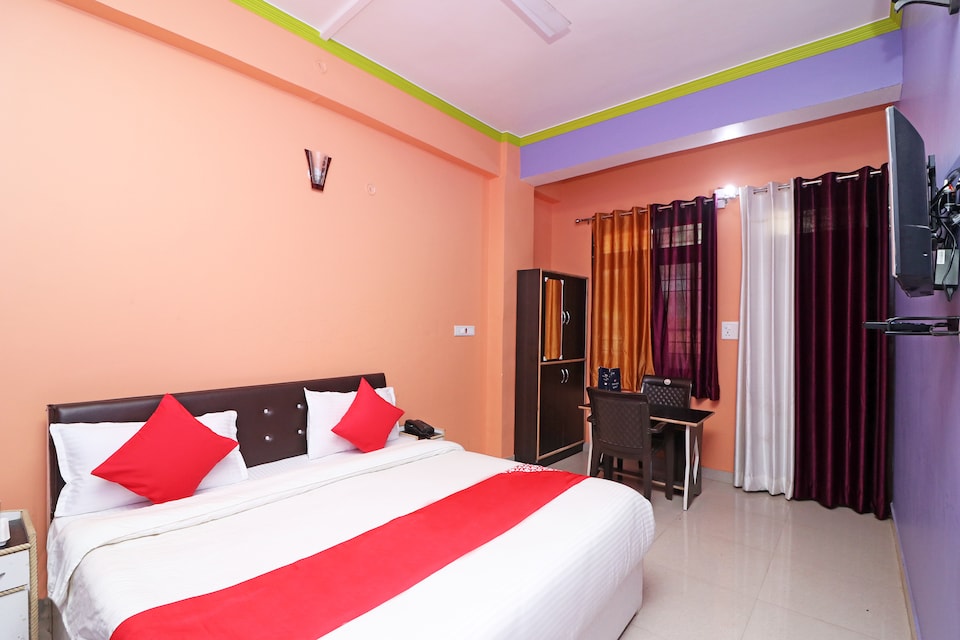 OYO 28427 Hotel Rawat Palace, Pithoragarh city, Pithoragarh