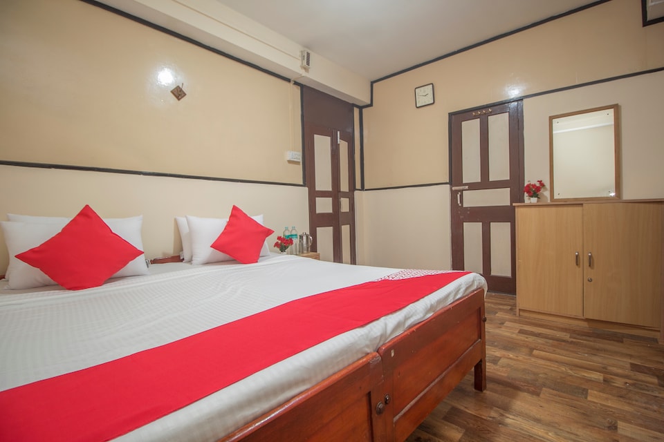 OYO 28436 Agarwals Central Point Lodge, Chandmari Gangtok, Gangtok
