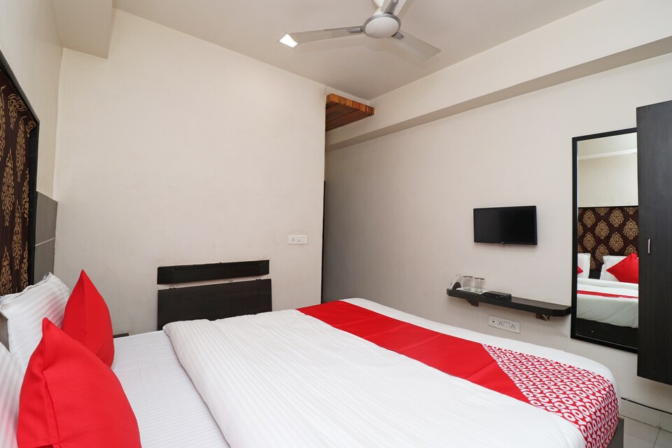 OYO Hotel Shera, Transport Nagar, Raipur