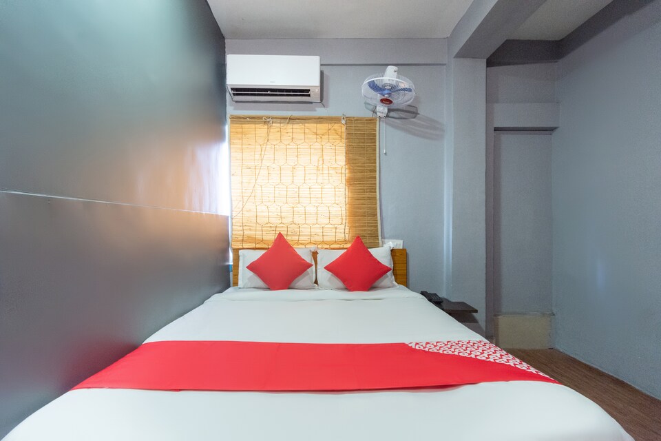 OYO 28462 SRJ Inn, Santoshpur Kolkata, Kolkata