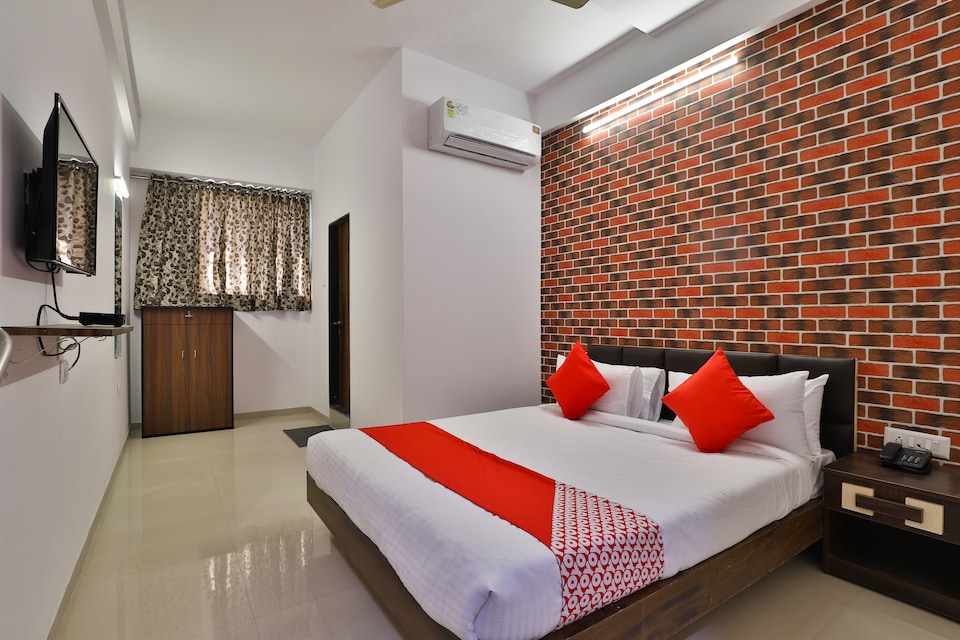 OYO 28466 Hotel Happy Heaven, Airport Surat, Surat