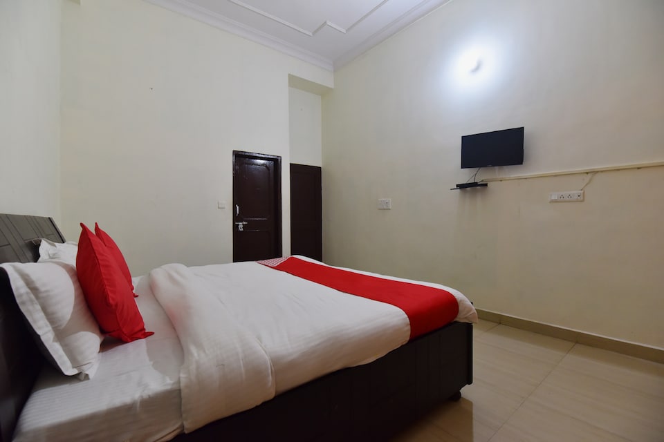 OYO 28555 Sandalee Comforts, Mandi, Mandi