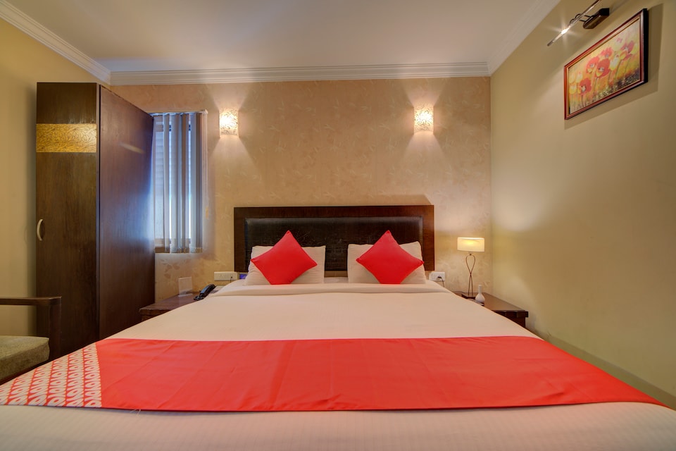 OYO 28579 Ss Calypso, Chandanagar, Hyderabad