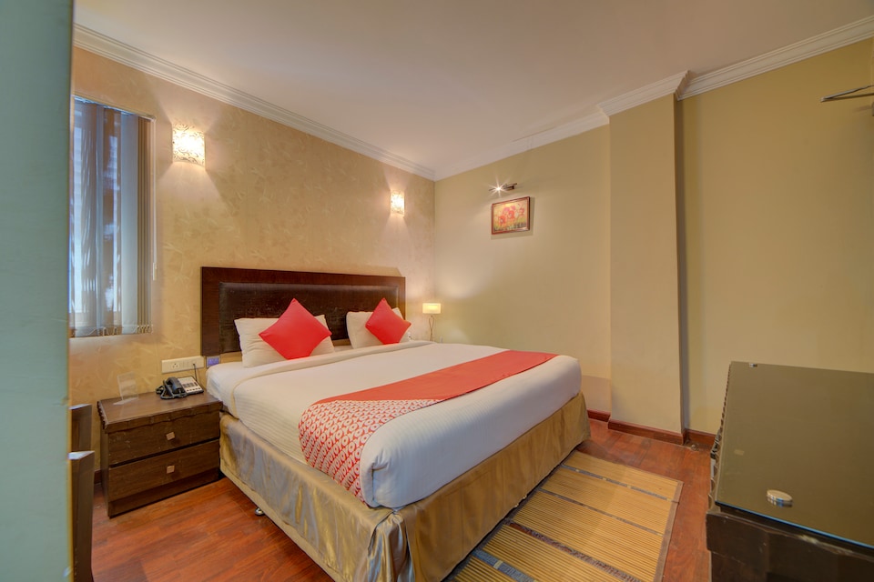 OYO 28579 Ss Calypso, Chandanagar, Hyderabad