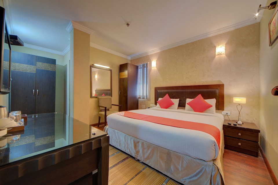 OYO 28579 Ss Calypso, Chandanagar, Hyderabad