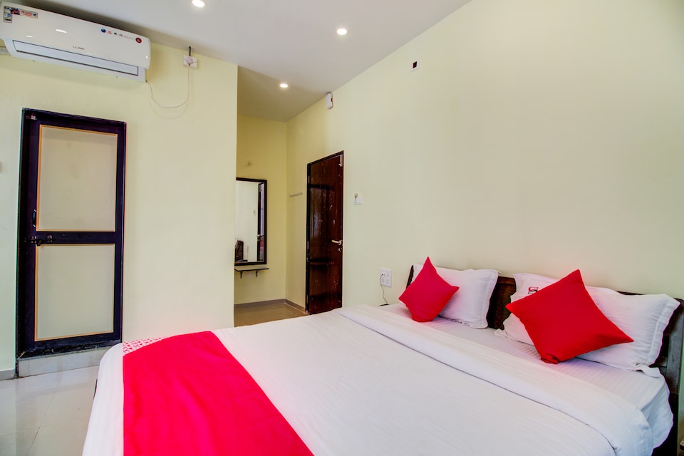 OYO 28581 Hotel Sitara, Satara, Satara