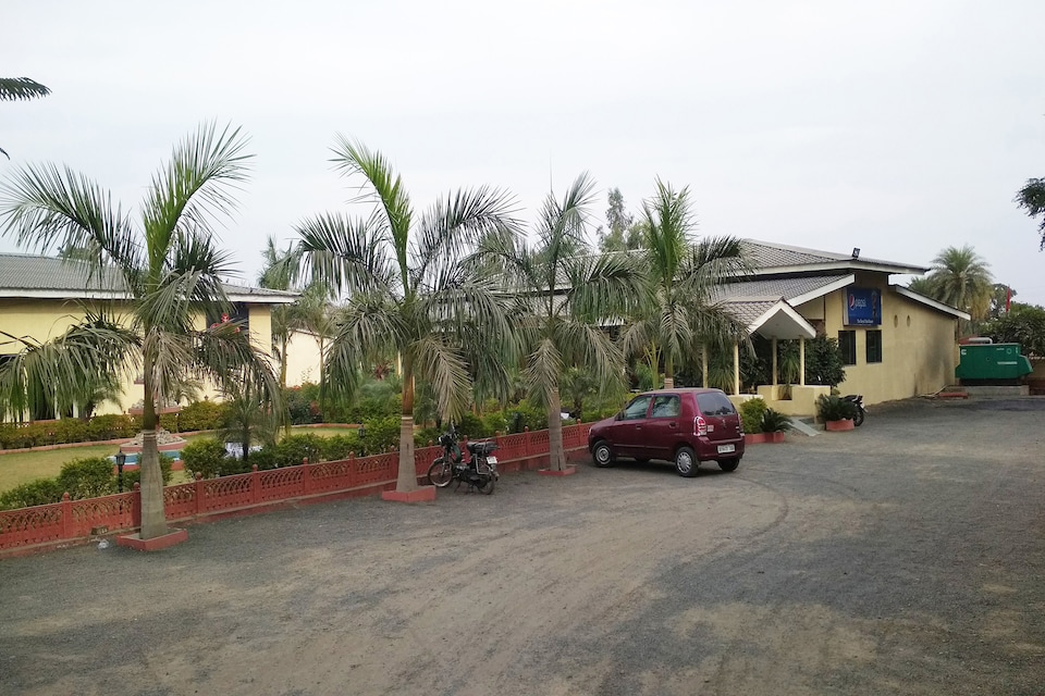OYO 28584 The Royal Park Resort, Hoshangabad Road, Bhopal