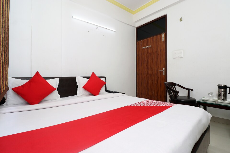OYO 28585 Dev Residency, Fazal Ganj Kanpur, Kanpur