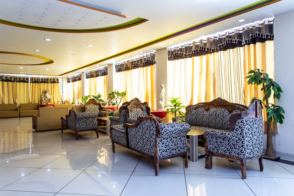 OYO 28591 Hotel Madur Milan Garden, Bhawarkua Indore, Indore