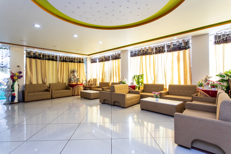 OYO 28591 Hotel Madur Milan Garden, Bhawarkua Indore, Indore
