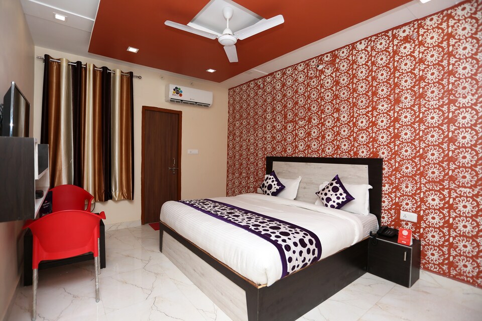 OYO 28596 Lake View, Gomti Nagar Lucknow, Lucknow