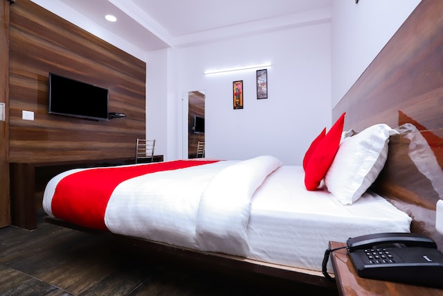 OYO Kavya Residency Near Indira Gandhi International Airport