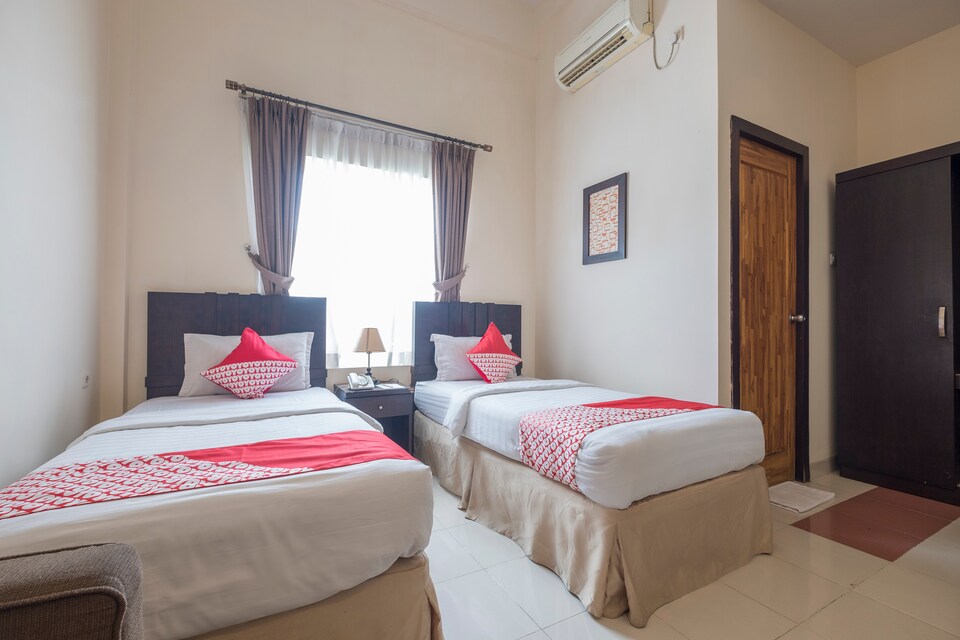 OYO 424 Asia Hotel, Panakukkang, Makassar