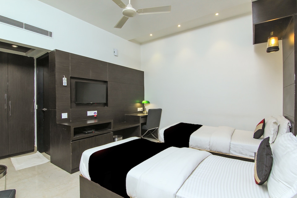 Capital O 28615 Hotel Crossroad, Alambagh Lucknow, Lucknow