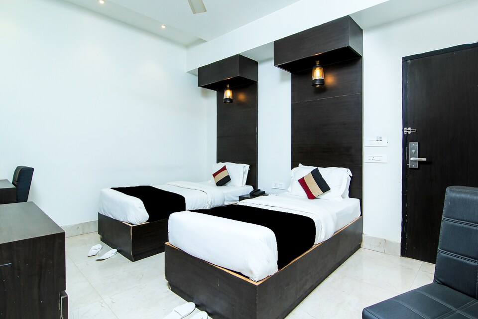 Capital O 28615 Hotel Crossroad, Alambagh Lucknow, Lucknow