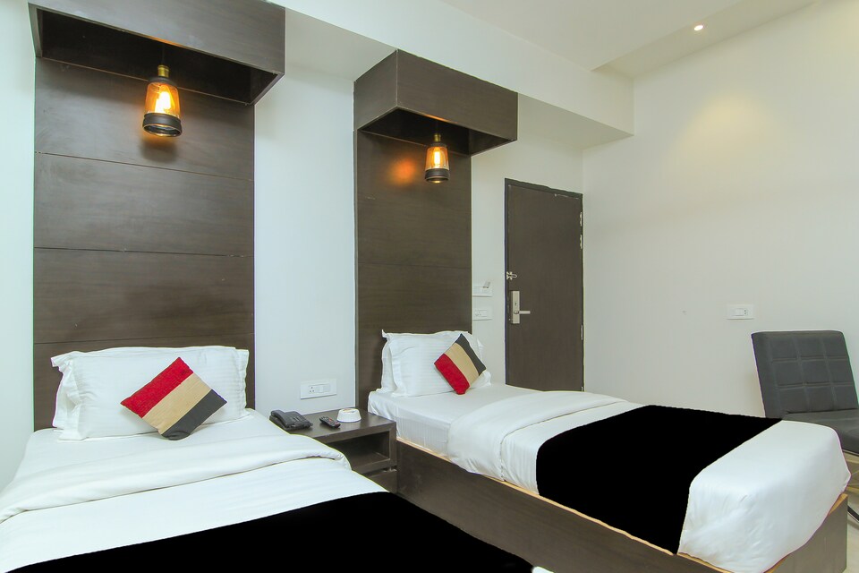 Capital O 28615 Hotel Crossroad, Alambagh Lucknow, Lucknow