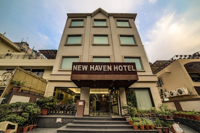 Capital O New Haven Hotel Near Lotus Temple
