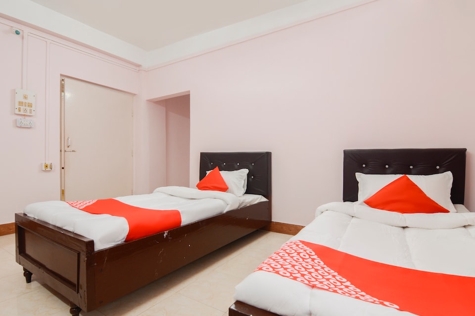 OYO 28627 Royal Guest House, Agartala, Agartala