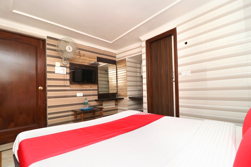 OYO 28635 Golden Castle, Golden Temple Road Amritsar, Amritsar