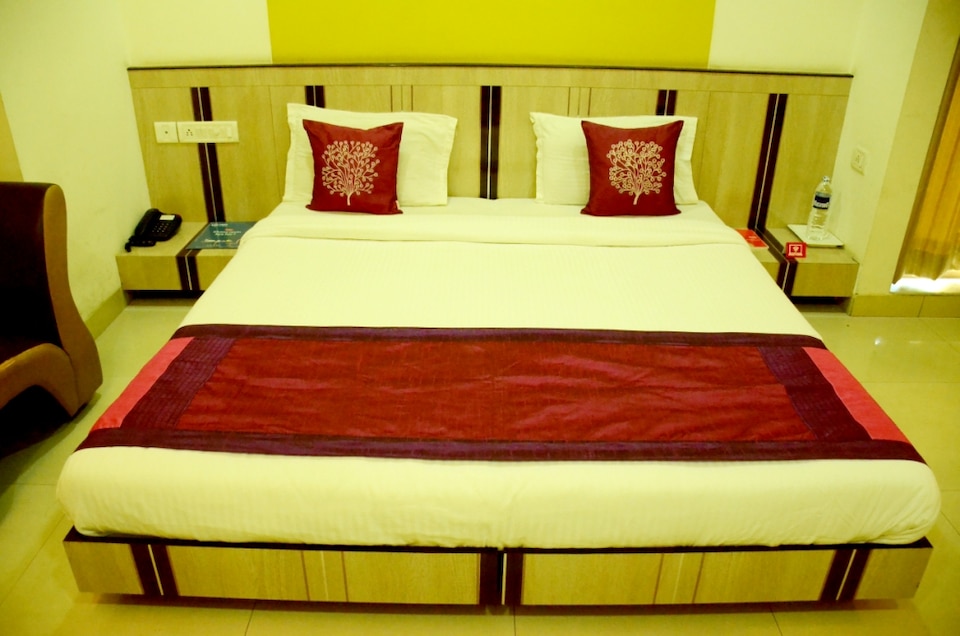 OYO Apartment Platinum Suites Near Phoenix Marketcity - Viman Nagar, Koregaon Park Pune, Pune