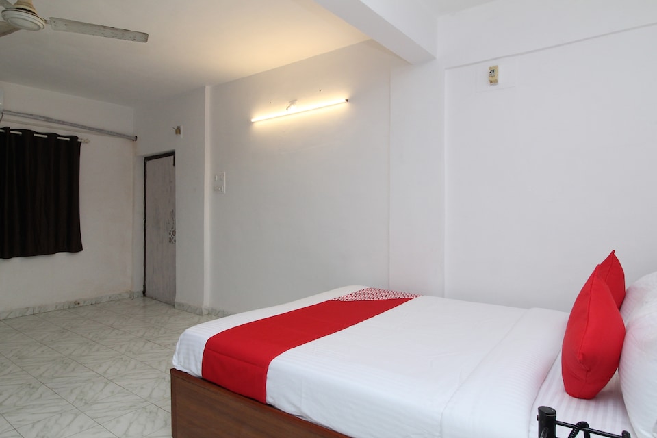 OYO 28656 Hotel Vijay Palace, Mumbai Vasai-Virar-Naigaon, Mumbai
