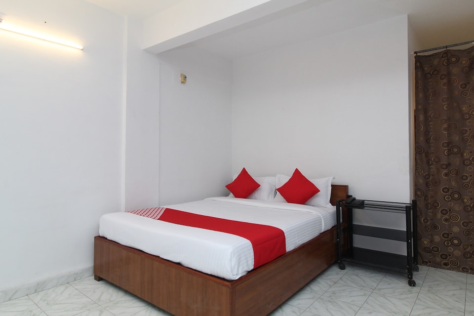 OYO 28656 Hotel Vijay Palace, Mumbai Vasai-Virar-Naigaon, Mumbai