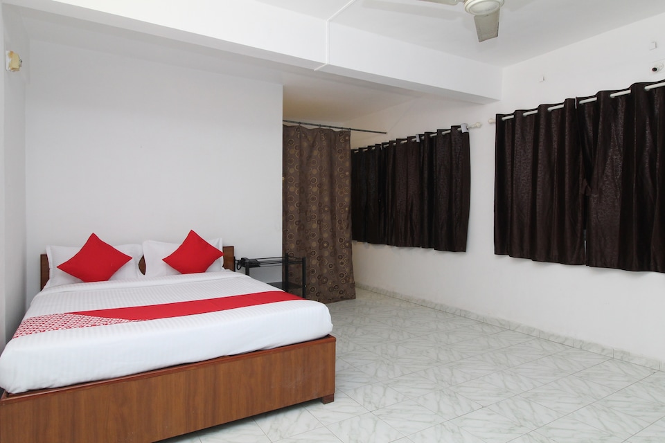 OYO 28656 Hotel Vijay Palace, Mumbai Vasai-Virar-Naigaon, Mumbai