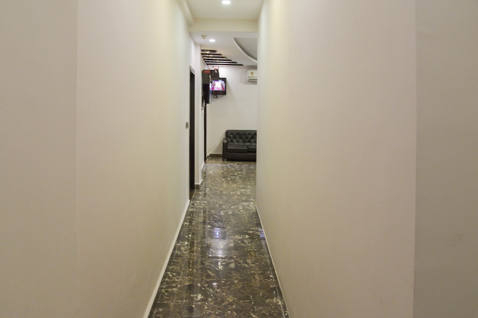 OYO Flagship 3352 Krishna Guest Lines Bagri Market, Sealdah Kolkata, Kolkata