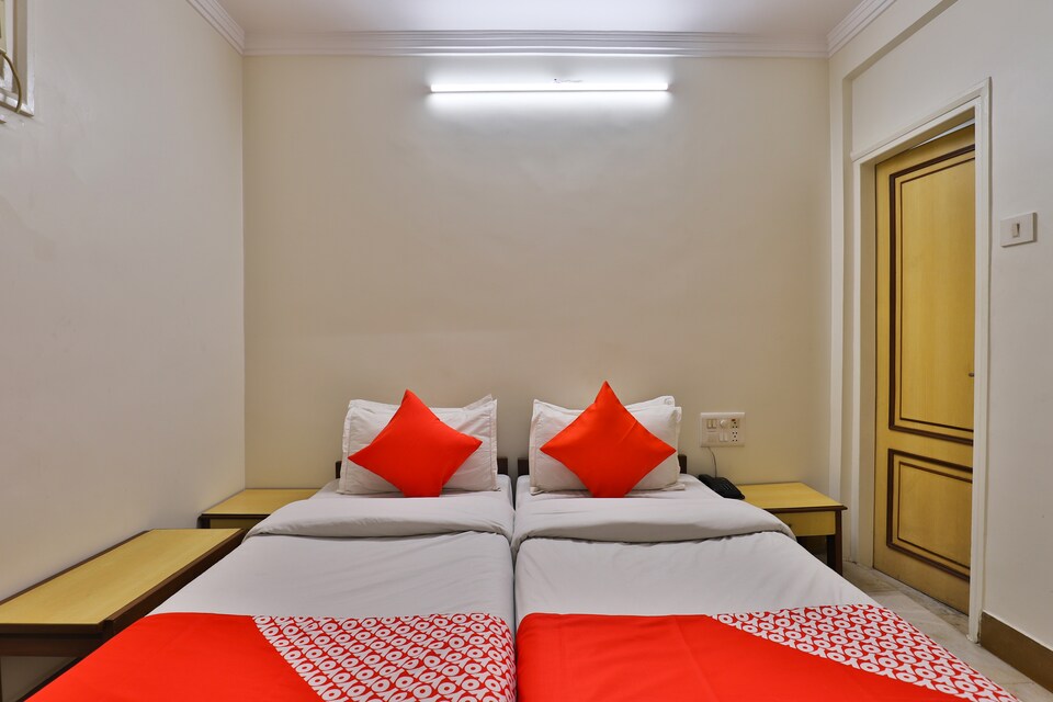 OYO 28667 Hotel Moti Mahal, Ahmedabad Railway Station, Ahmedabad